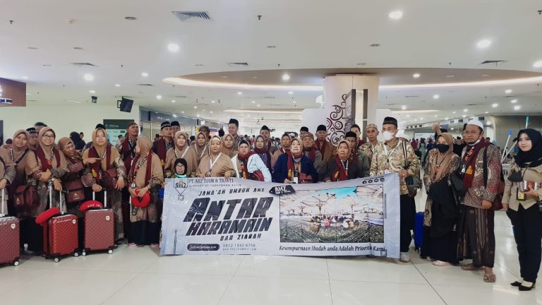Jamaah umroh pesantren Nurul Jadid Paiton Probolinggo