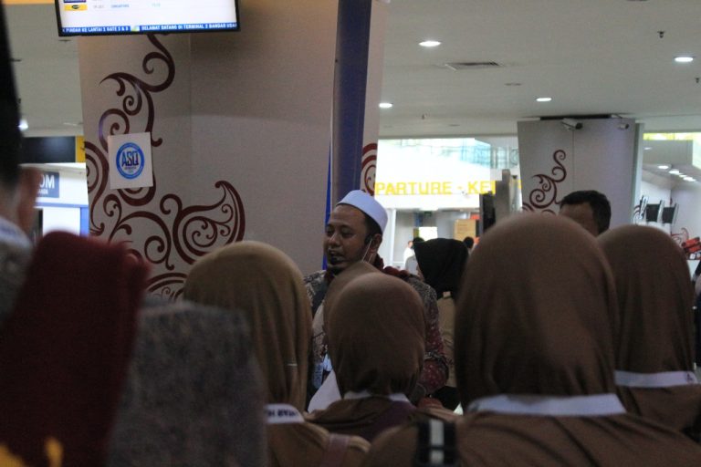 RA. Fahmi Pimpinan Travel AHZ Pesantren Nurul Jadid Paiton Probolingo