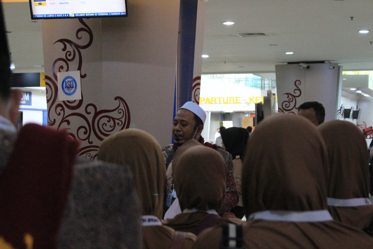 RA. Fahmi Pimpinan Travel AHZ Pesantren Nurul Jadid Paiton Probolingo
